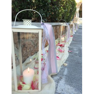 Wedding decoration with white, fuchsia, baby, pink and red flowers