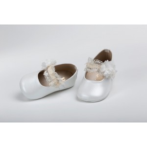Baby girl hug shoes made of  leather with cotton lace and  rose