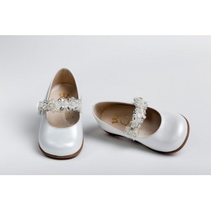White leather walking shoes with pearls and strass