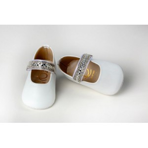 Baby girl hug leather shoes in white or dusty pink, with strass