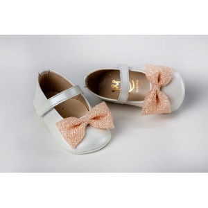 Baby girl hug leather shoes made of ivory or gold leather with glitter bow and feathers