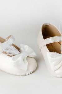 Baby girl hug leather shoes made of  ivory or baby pink leather with satin bow and feathers