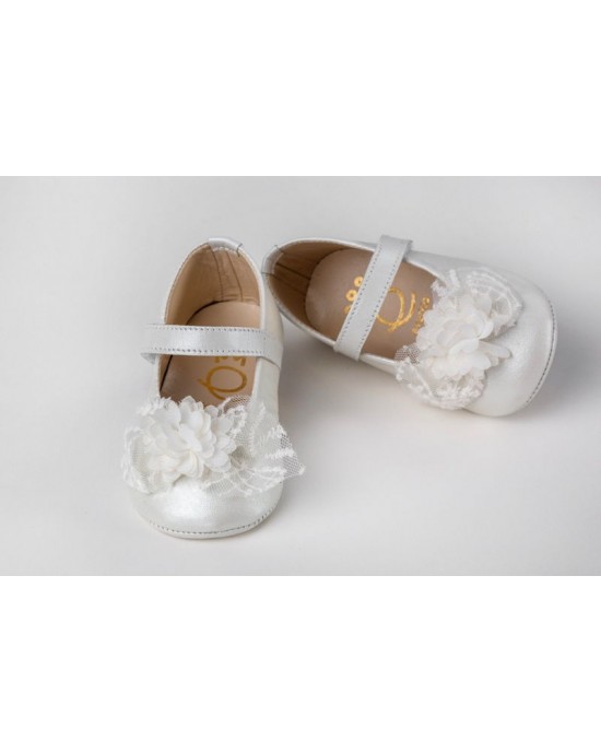 Baby girl hug leather shoes in ivory with lace and flower Christening Shoes
