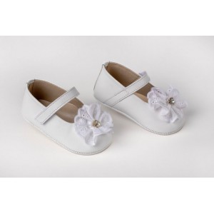 Baby girl hug  leather shoes with broderie lace and strass