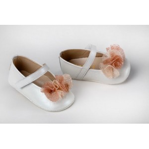 Baby girl hug leather shoes made of ivory leather with glitter fabric 