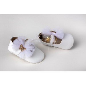 Baby hug shoes made of white or gold leather and, tulle, feathers and butterfly