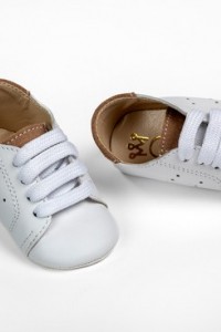 Hug shoes for boy, sneakers made of  white leather with suade details