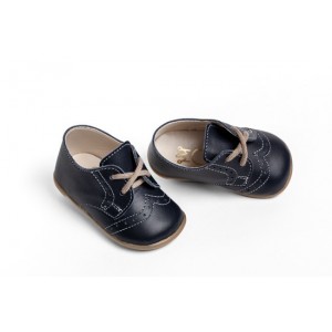 Boy shoes for first steps, brogues style made of leater