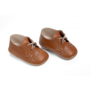 Boy shoes for first steps, brogues style made of leater