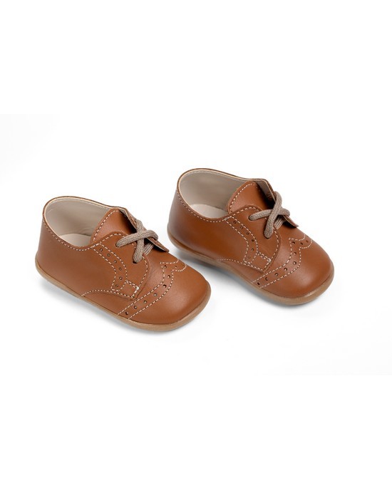 Boy shoes for first steps, brogues style made of leater Christening Shoes