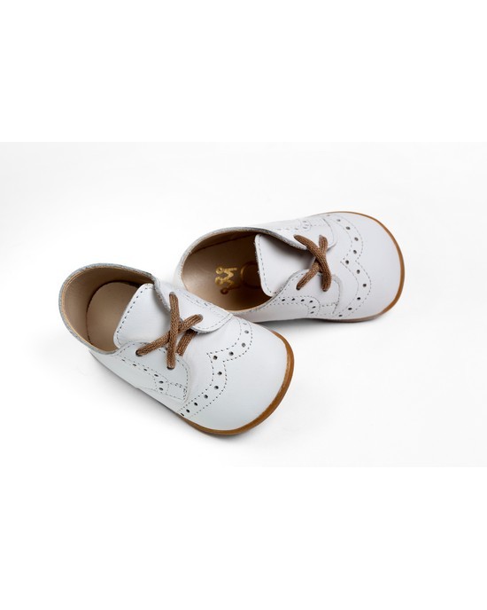 Boy shoes for first steps, brogues style made of leater Christening Shoes