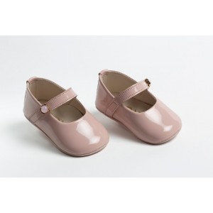 Baby girl hug shoes  made of patent leather