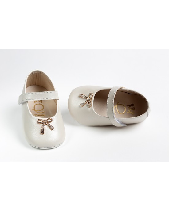 Baby girl hug shoes made of leather with decorative stras bow Christening Shoes