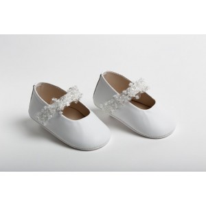 Baby girl hug shoes made of leather and decorated with sequins