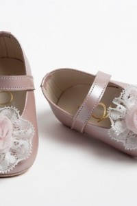 Baby girl hug leather shoes with flower and lace