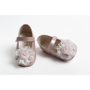 Baby girl hug leather shoes with flower and lace