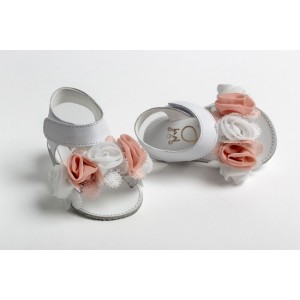 Baby girl hug leather sandals, decorated with flowers made of muslin