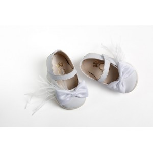 First steps baby girl leather shoes decorated with satin bow and feathers