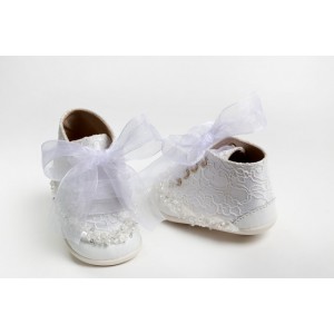 Baby girl first steps boot shoes made of white leather and satin, white lace and embroidered with pearls and sequins