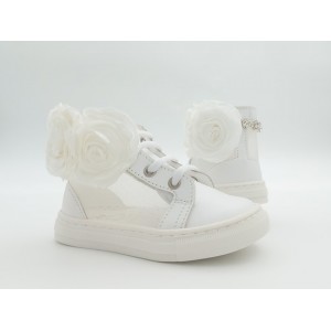 Baby girl white walking boots decorated with organza rose 