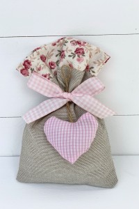 Christening favor for girl, pouch with fabric heart