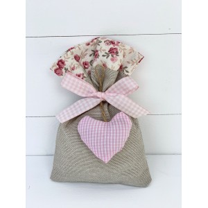 Christening favor for girl, pouch with fabric heart