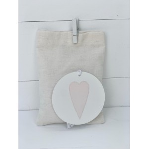 Wedding favor pouch with wooden label