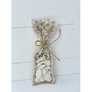 Wedding favor pouch made of burlap and lace 