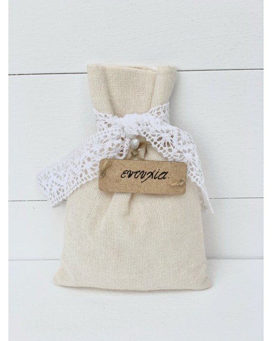 Wedding favor pouch with wood label and traditional lace Favors