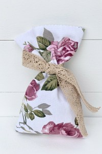 Favor pouch made of cotton floral