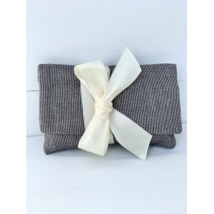 Wedding favor fabric envelope with satin ribbon