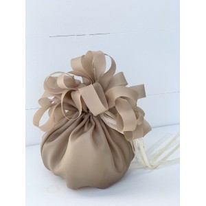 Wedding favor pouch with swish