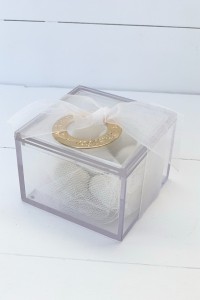 Wedding favor, plexi glass box with gold wishes ring