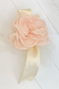 Μπομπονιέρα γάμου με χειροποίητο λουλούδι παιώνια