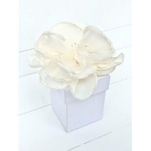 Wedding favor box with handmade flower