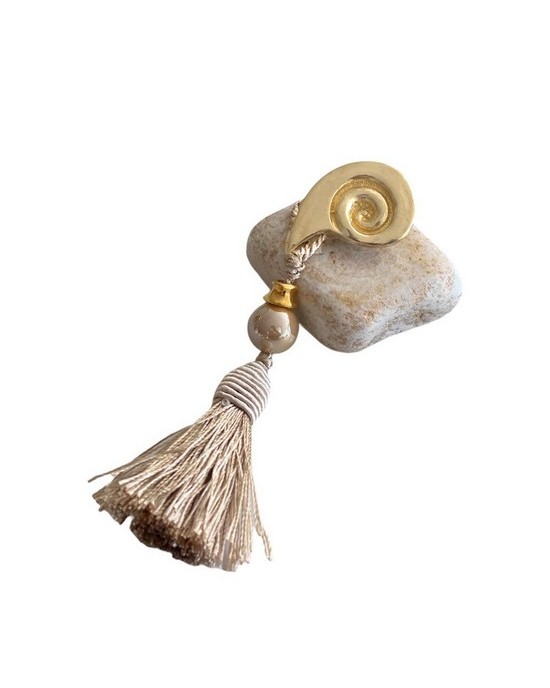 Favor pebble with snail seashell Favors